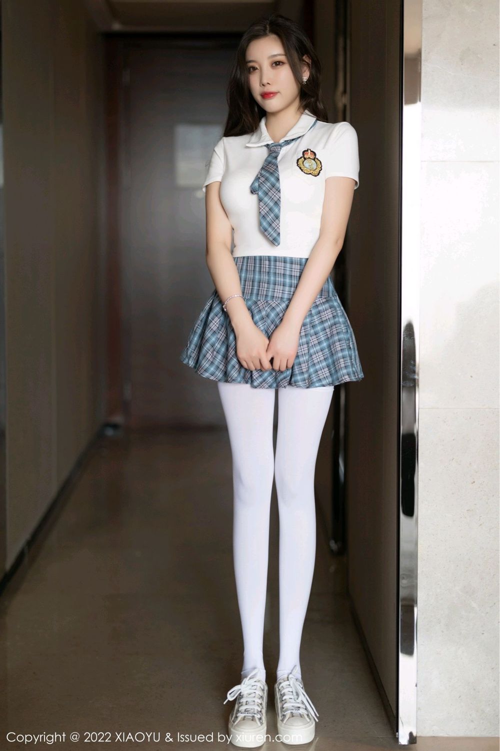 《语画界 杨晨晨 制服写真 VOL.692》第1张,模特杨晨晨,语画界,制服主题,全套100张