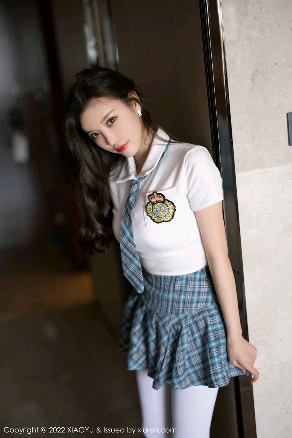 《语画界 杨晨晨 制服写真 VOL.692》第2张,模特杨晨晨,语画界,制服主题,全套100张
