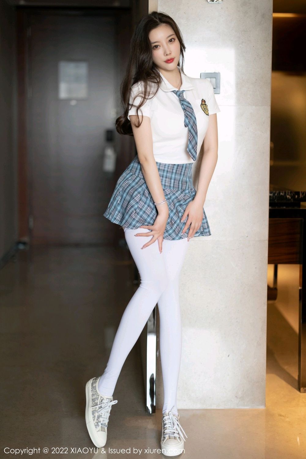 《语画界 杨晨晨 制服写真 VOL.692》第3张,模特杨晨晨,语画界,制服主题,全套100张