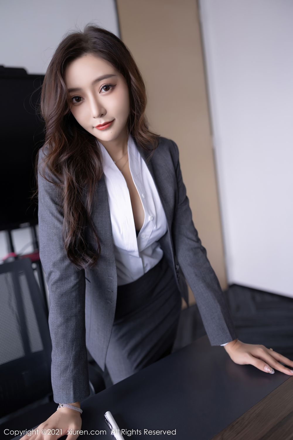 《秀人网 王馨瑶(Yanni) 黑丝写真 No.4304》第33张，模特王馨瑶(Yanni)，秀人网，黑丝主题，全套100张