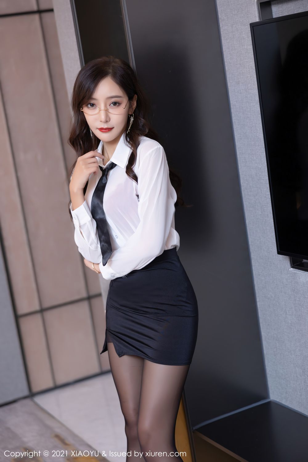 《语画界 王馨瑶(Yanni) 制服写真 VOL.665》第2张，模特王馨瑶(Yanni)，语画界，制服主题，全套85张