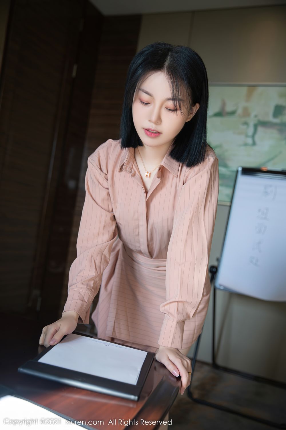 《秀人网 一颗甜蛋黄a(Yi Ke Tian Dan Huang) 内衣写真 No.4393》第2张，模特一颗甜蛋黄a(Yi Ke Tian Dan Huang)，秀人网，内衣主题，全套81张