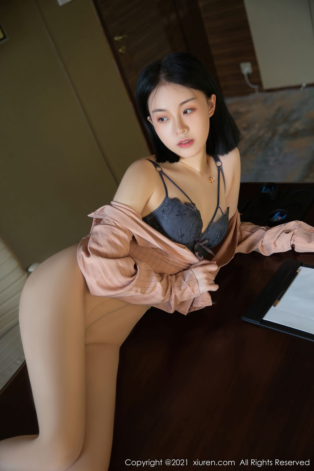 《秀人网 一颗甜蛋黄a(Yi Ke Tian Dan Huang) 内衣写真 No.4393》第53张，模特一颗甜蛋黄a(Yi Ke Tian Dan Huang)，秀人网，内衣主题，全套81张