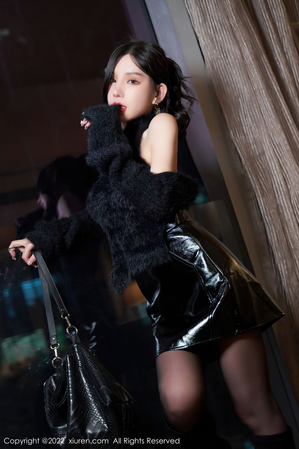《秀人网 周于希dummy(Dummy Zhou)、许诺Sabrina(Sabrina) 黑丝写真 No.4437》第17张,模特周于希dummy(Dummy Zhou)、许诺Sabrina(Sabrina),秀人网,黑丝主题,全套79张