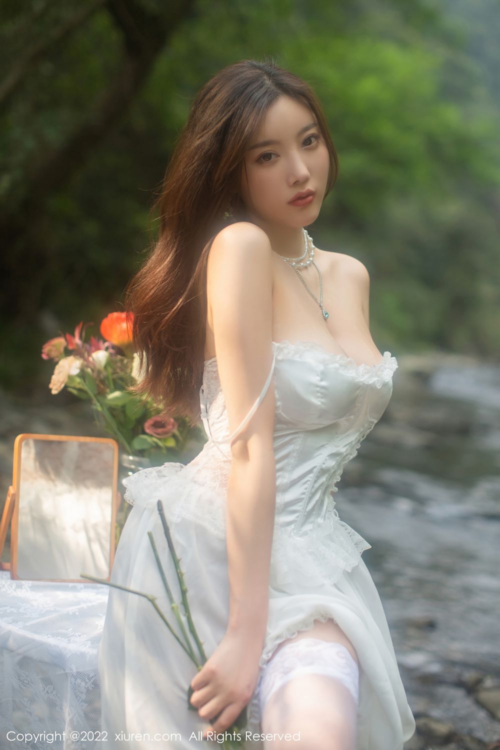 《秀人网 杨晨晨 户外写真 No.4564》第19张,模特杨晨晨,秀人网,户外主题,全套86张