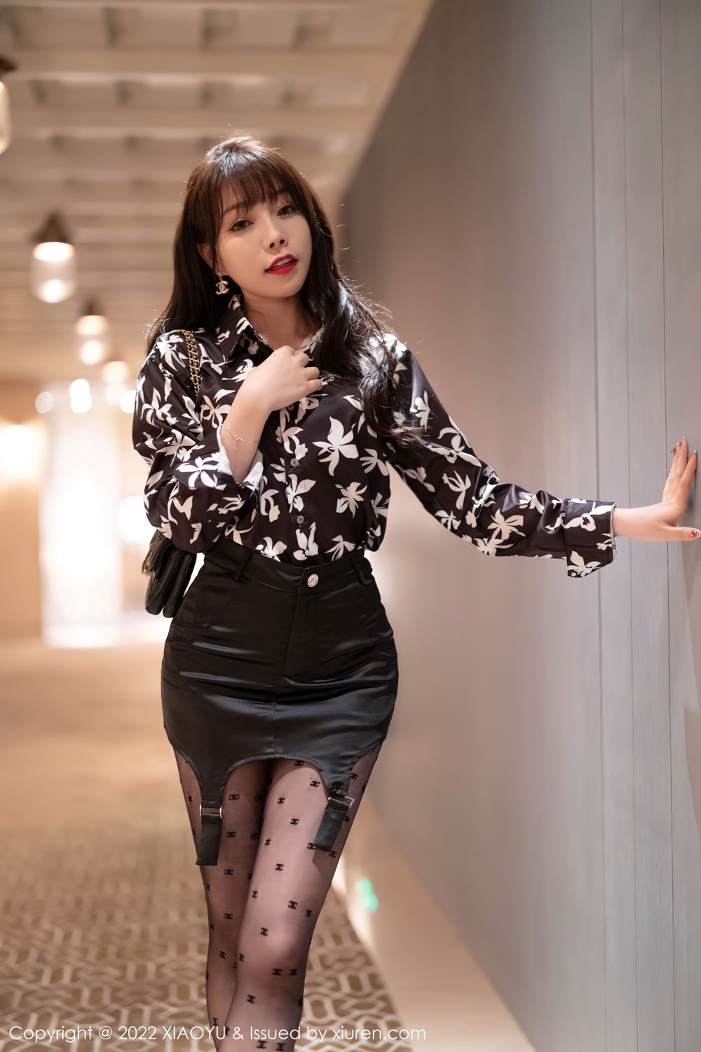 《语画界 芝芝Booty 制服写真 VOL.693》第3张,模特芝芝Booty,语画界,制服主题,全套86张