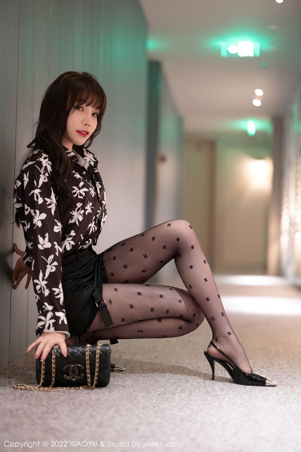 《语画界 芝芝Booty 制服写真 VOL.693》第14张,模特芝芝Booty,语画界,制服主题,全套86张