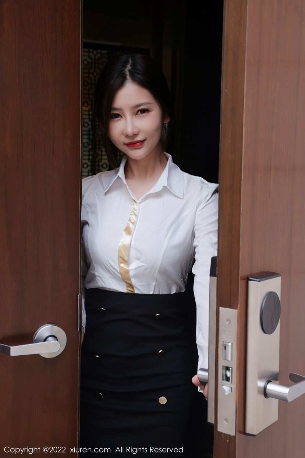 《秀人网 尹甜甜(Yi Tian Tian) 黑丝写真 No.4472》第2张，模特尹甜甜(Yi Tian Tian)，秀人网，黑丝主题，全套82张