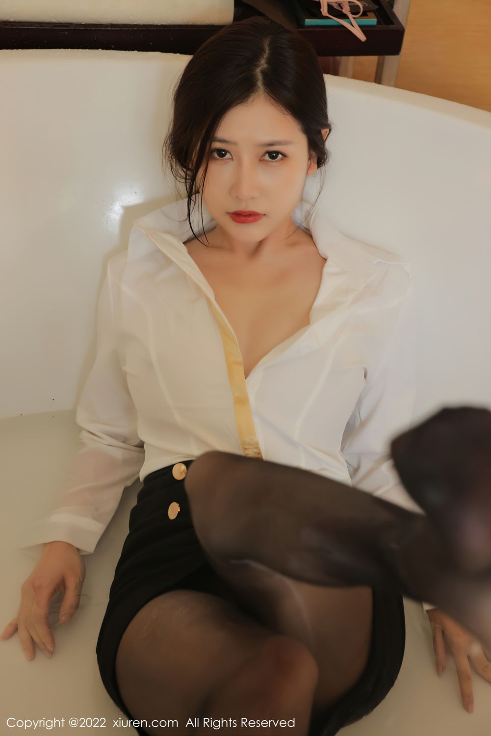 《秀人网 尹甜甜(Yi Tian Tian) 黑丝写真 No.4472》第52张,模特尹甜甜(Yi Tian Tian),秀人网,黑丝主题,全套82张