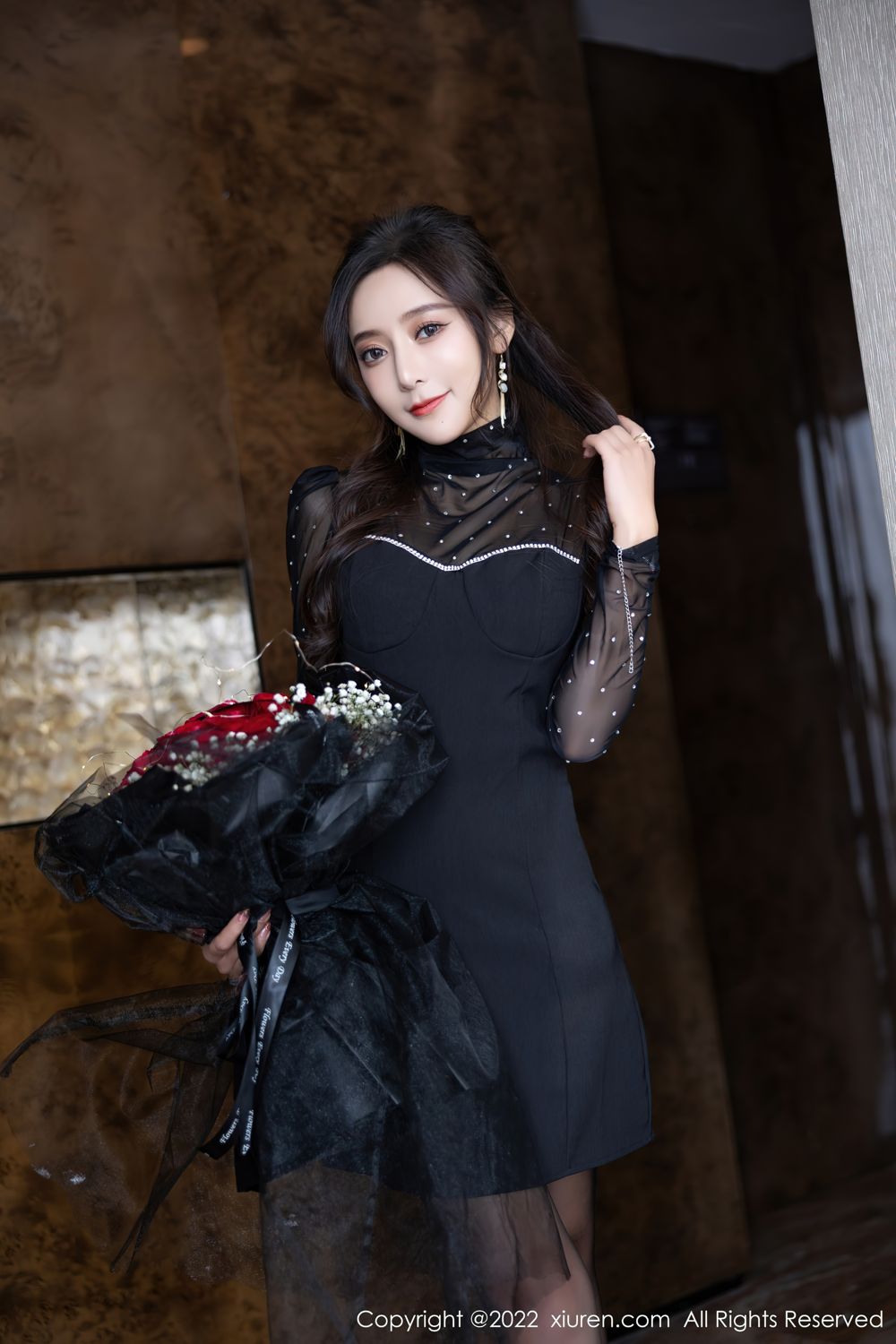 《秀人网 王馨瑶(Yanni) 黑丝写真 No.4574》第3张，模特王馨瑶(Yanni)，秀人网，黑丝主题，全套64张