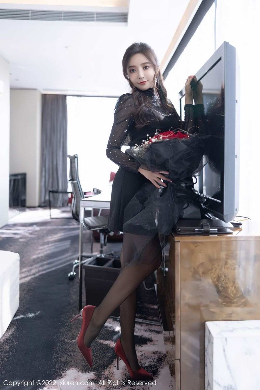 《秀人网 王馨瑶(Yanni) 黑丝写真 No.4574》第8张，模特王馨瑶(Yanni)，秀人网，黑丝主题，全套64张