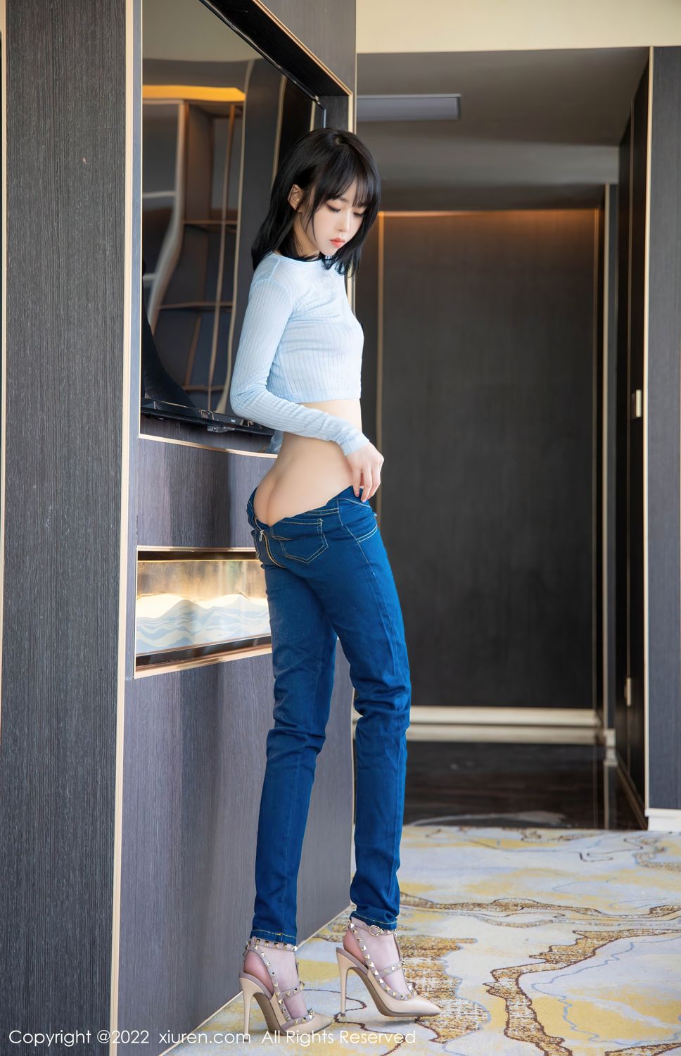《秀人网 小奶瓶呜呜(Xiao Nai Ping Wu Wu) 性感写真 No.4584》第17张,模特小奶瓶呜呜(Xiao Nai Ping Wu Wu),秀人网,性感主题,全套94张