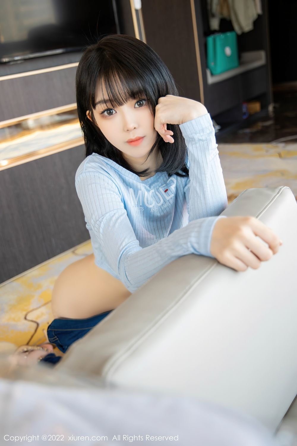 《秀人网 小奶瓶呜呜(Xiao Nai Ping Wu Wu) 性感写真 No.4584》第33张，模特小奶瓶呜呜(Xiao Nai Ping Wu Wu)，秀人网，性感主题，全套94张