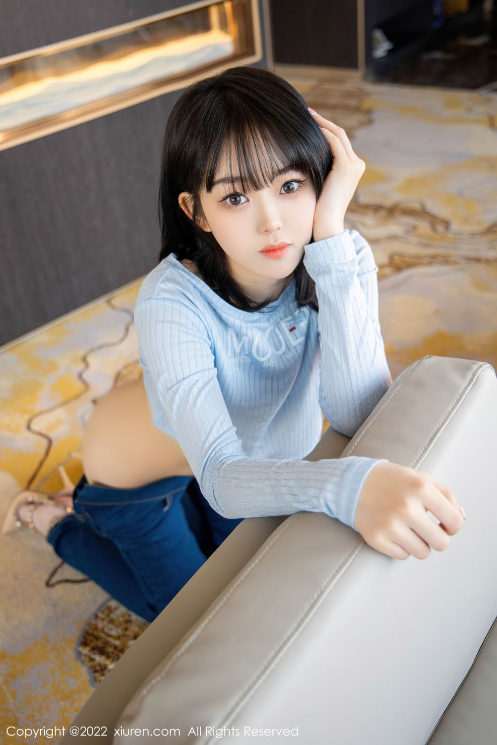 《秀人网 小奶瓶呜呜(Xiao Nai Ping Wu Wu) 性感写真 No.4584》第34张，模特小奶瓶呜呜(Xiao Nai Ping Wu Wu)，秀人网，性感主题，全套94张