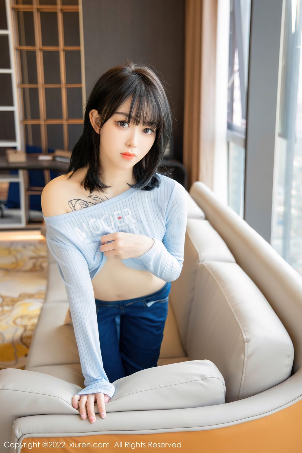 《秀人网 小奶瓶呜呜(Xiao Nai Ping Wu Wu) 性感写真 No.4584》第55张，模特小奶瓶呜呜(Xiao Nai Ping Wu Wu)，秀人网，性感主题，全套94张