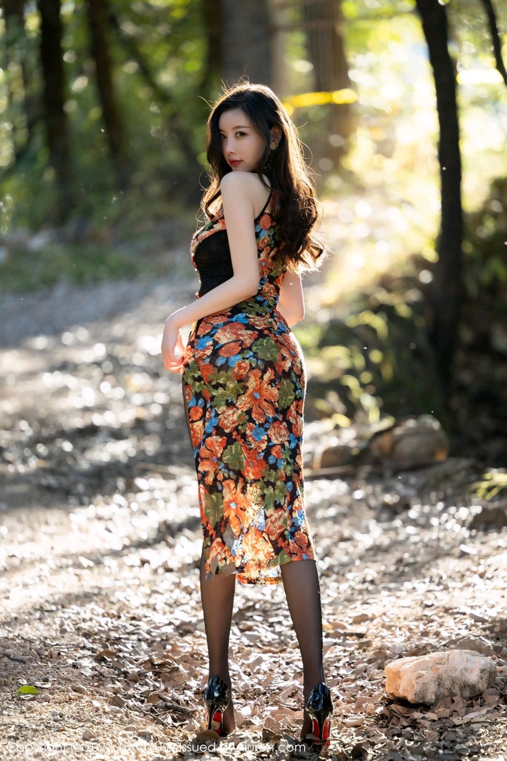 《语画界 杨晨晨 制服写真 VOL.750》第3张，模特杨晨晨，语画界，制服主题，全套78张
