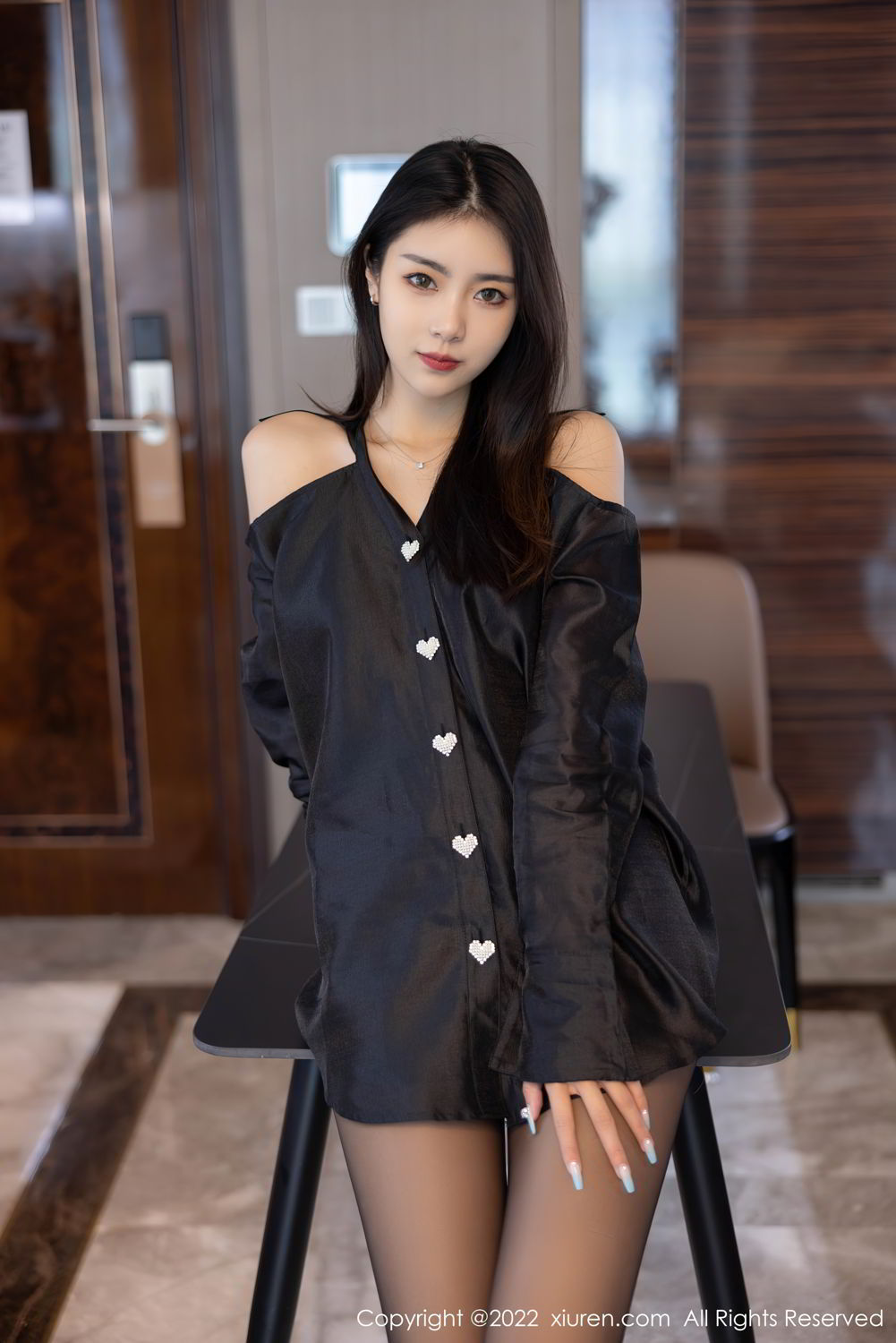 《秀人网 可乐Vicky 黑丝写真 No.4940》第41张,模特可乐Vicky,秀人网,黑丝主题,全套51张