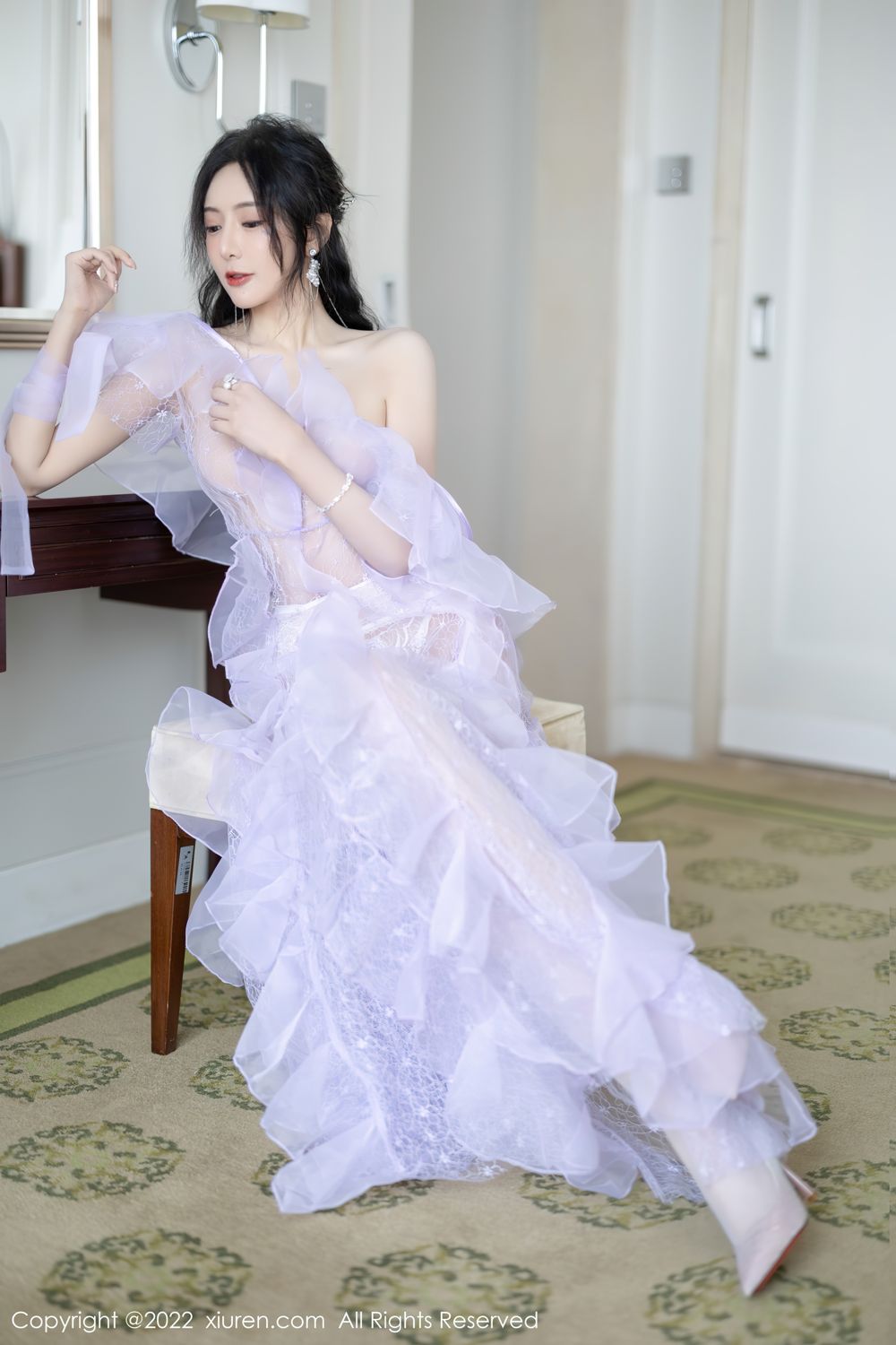 《秀人网 王馨瑶(Yanni) 气质写真 No.4949》第50张,模特王馨瑶(Yanni),秀人网,气质主题,全套100张