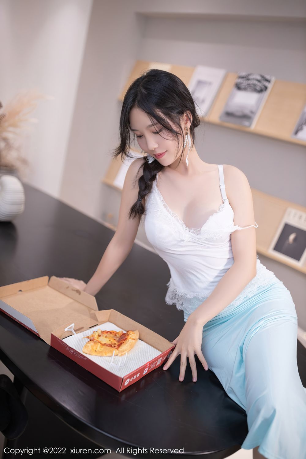 《秀人网 陈若依(抖娘利世) 内衣写真 No.4994》第39张，模特陈若依(抖娘利世)，秀人网，内衣主题，全套79张