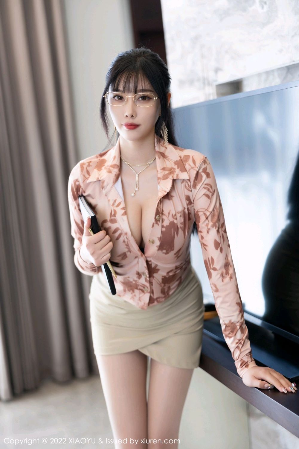《语画界 杨晨晨 制服写真 VOL.821》第4张,模特杨晨晨,语画界,制服主题,全套90张