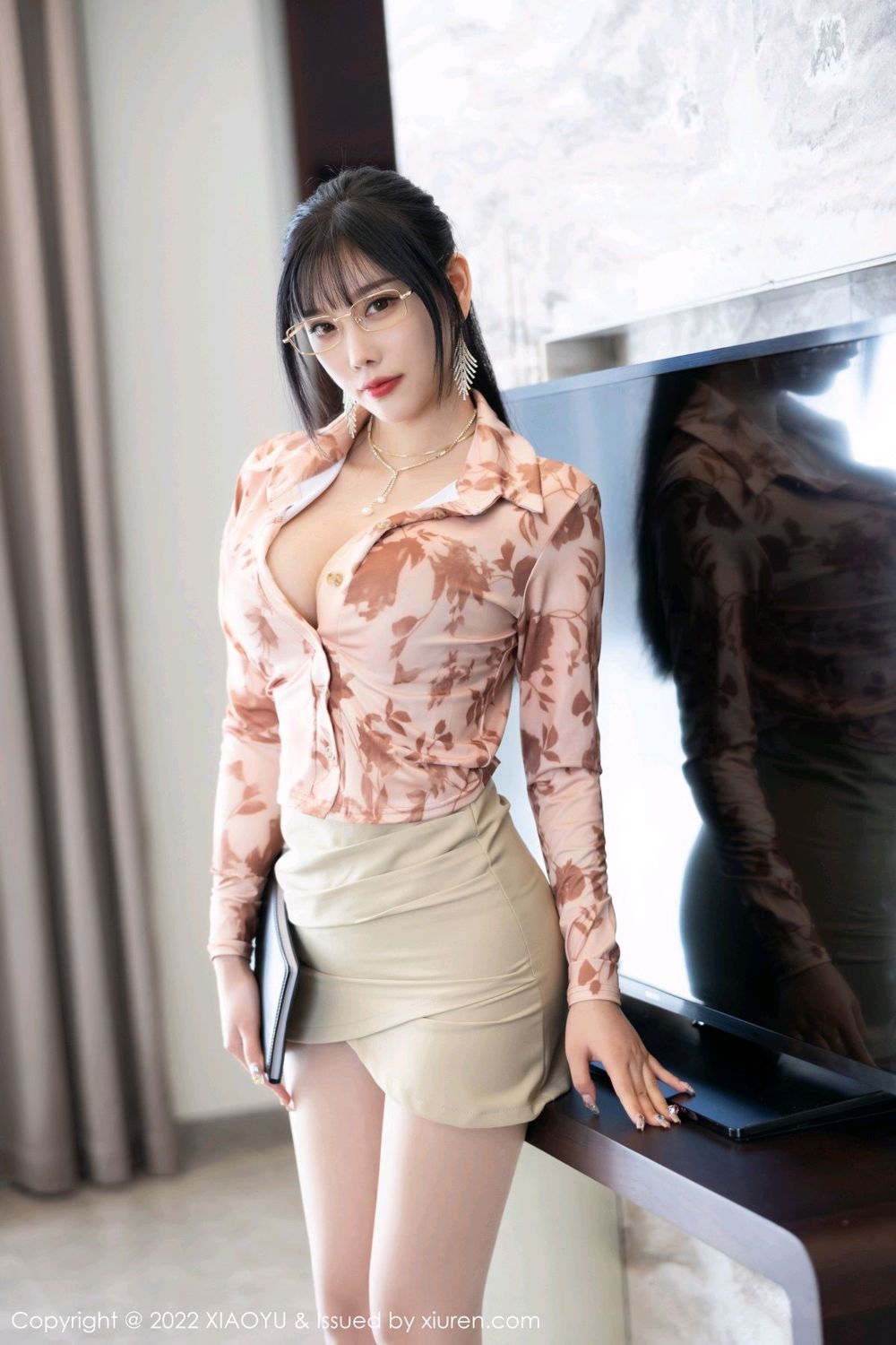 《语画界 杨晨晨 制服写真 VOL.821》第8张,模特杨晨晨,语画界,制服主题,全套90张