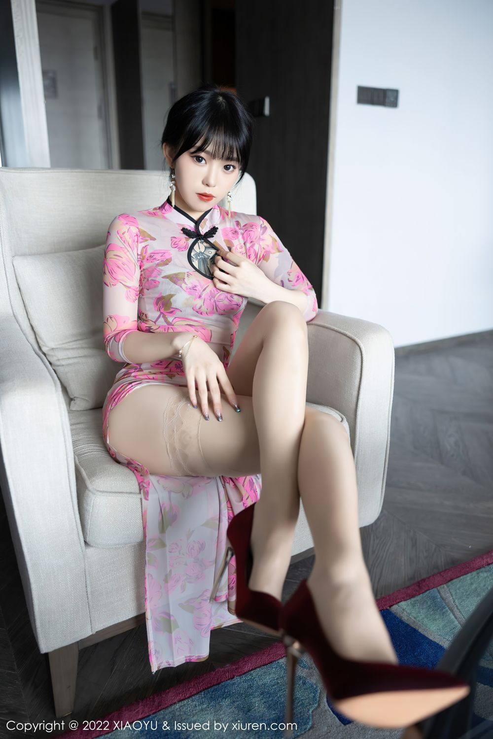《语画界 小奶瓶呜呜(Xiao Nai Ping Wu Wu) 制服写真 VOL.807》第38张,模特小奶瓶呜呜(Xiao Nai Ping Wu Wu),语画界,制服主题,全套82张