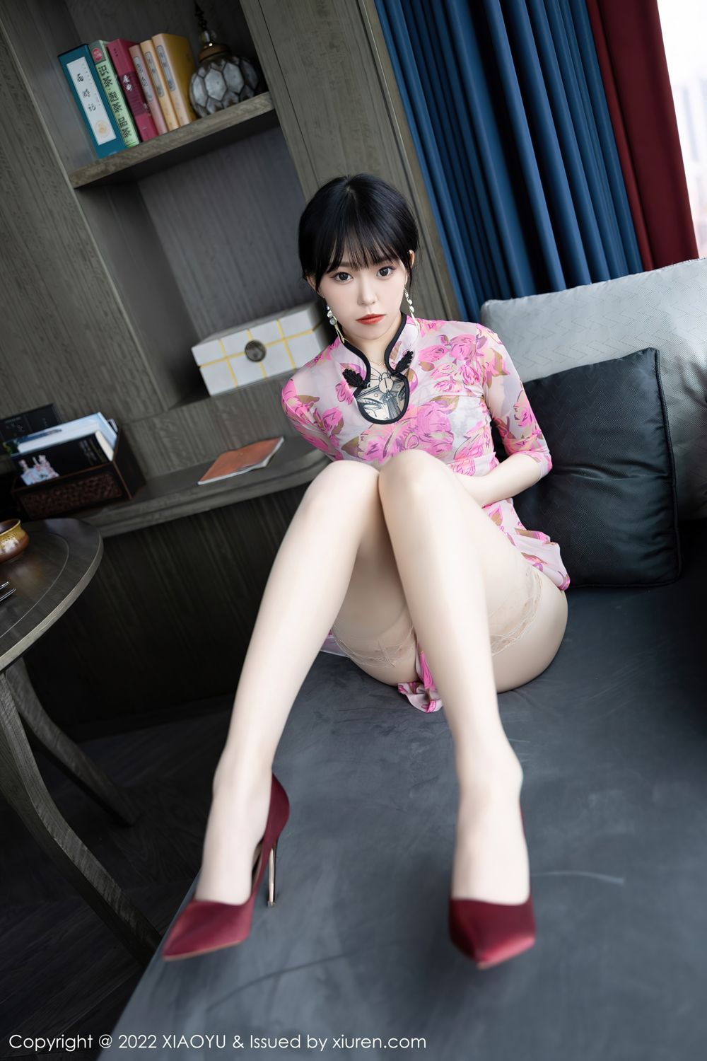 《语画界 小奶瓶呜呜(Xiao Nai Ping Wu Wu) 制服写真 VOL.807》第50张,模特小奶瓶呜呜(Xiao Nai Ping Wu Wu),语画界,制服主题,全套82张