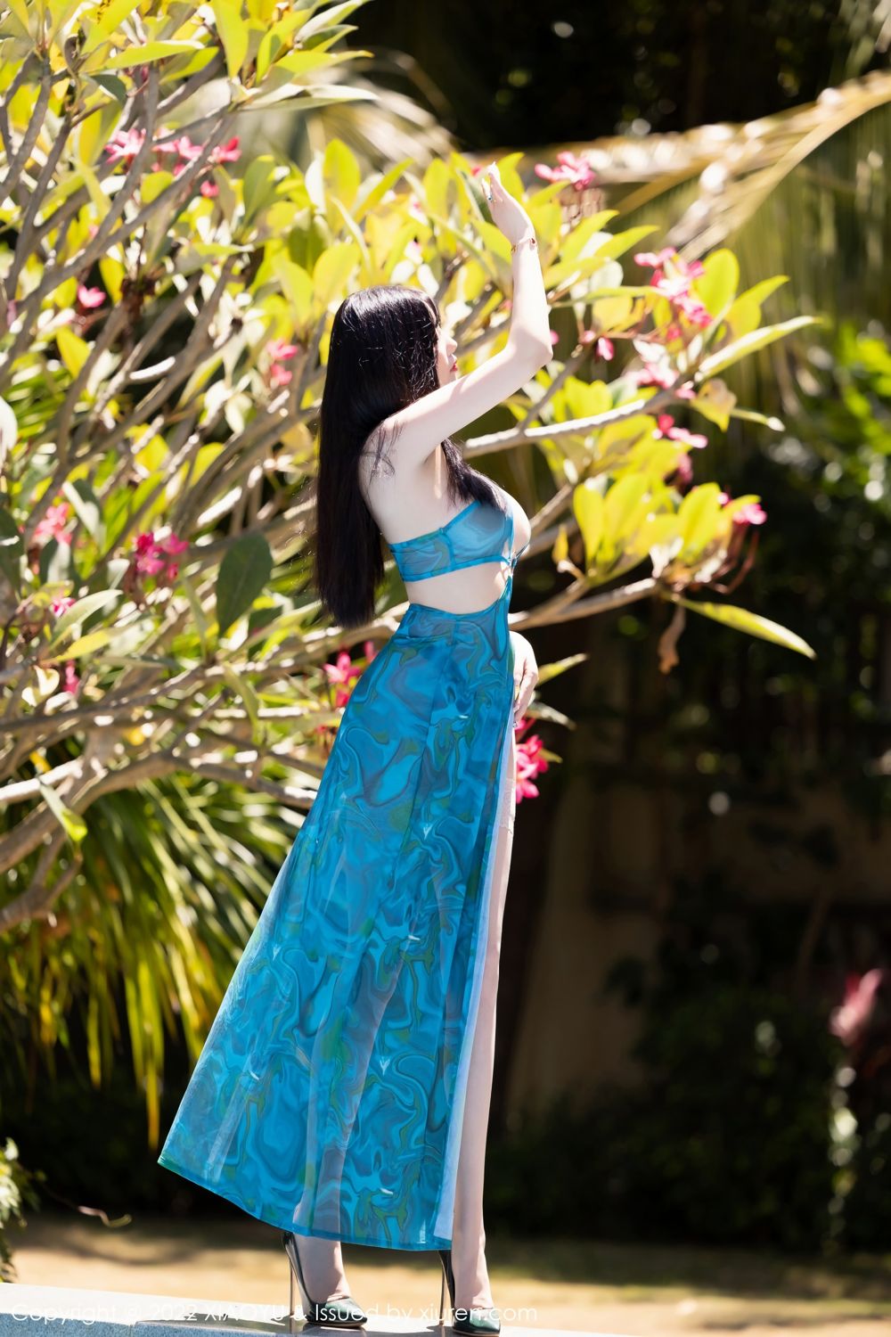 《语画界 杨晨晨 制服写真 VOL.831》第2张,模特杨晨晨,语画界,制服主题,全套73张