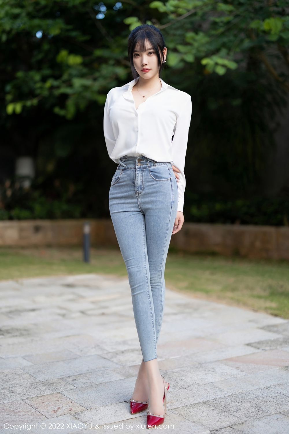《语画界 杨晨晨 制服写真 VOL.846》第1张,模特杨晨晨,语画界,制服主题,全套85张