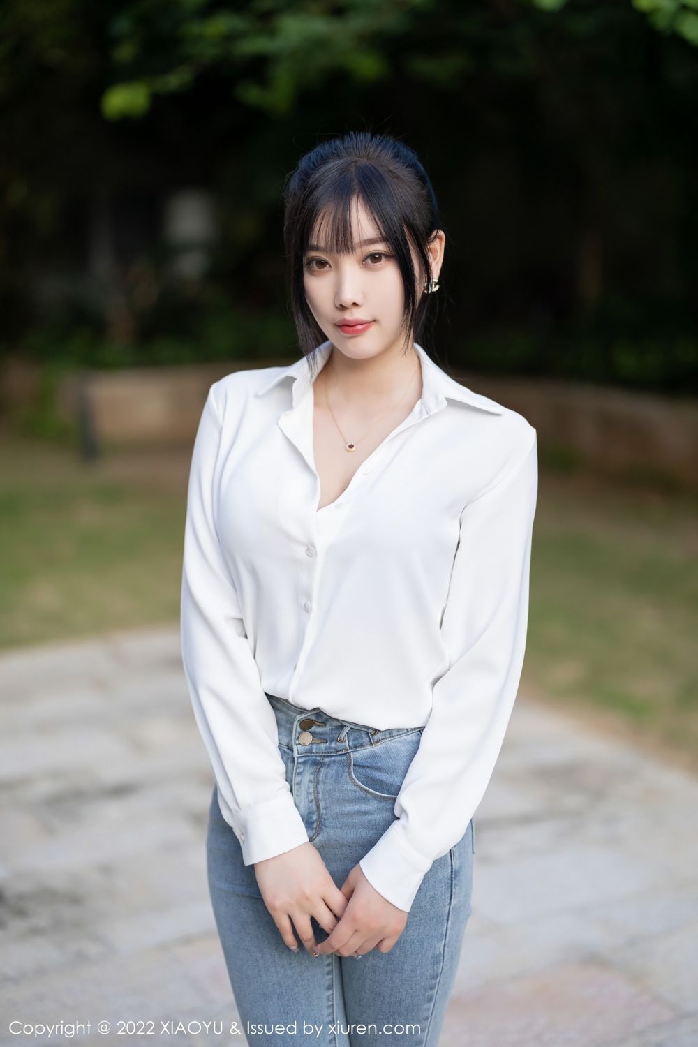 《语画界 杨晨晨 制服写真 VOL.846》第2张,模特杨晨晨,语画界,制服主题,全套85张