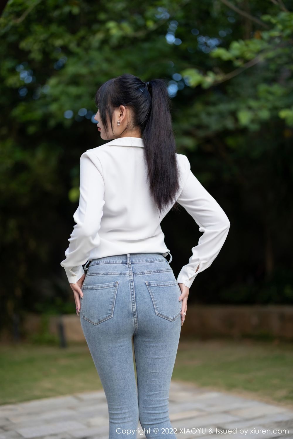 《语画界 杨晨晨 制服写真 VOL.846》第5张，模特杨晨晨，语画界，制服主题，全套85张