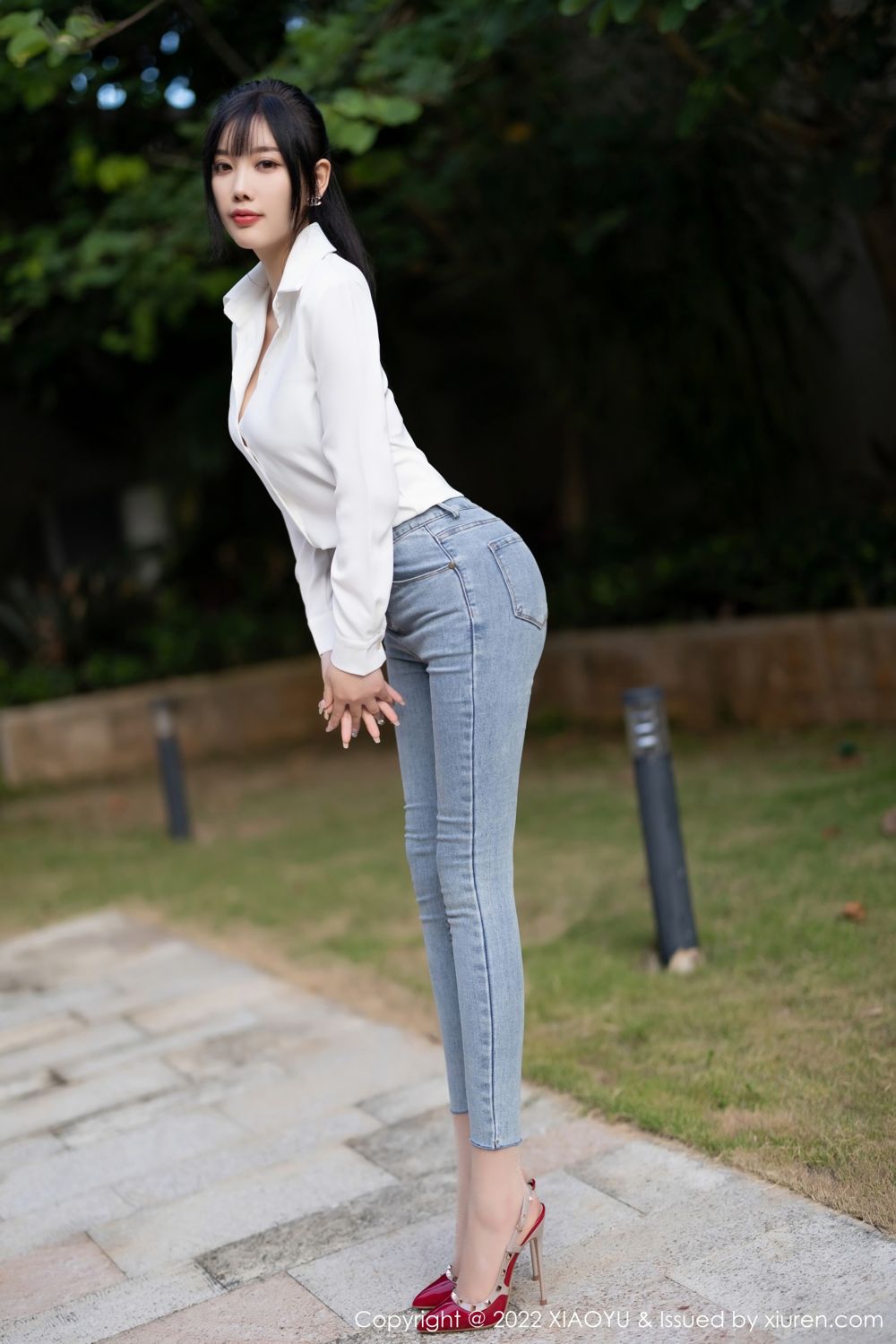 《语画界 杨晨晨 制服写真 VOL.846》第9张,模特杨晨晨,语画界,制服主题,全套85张