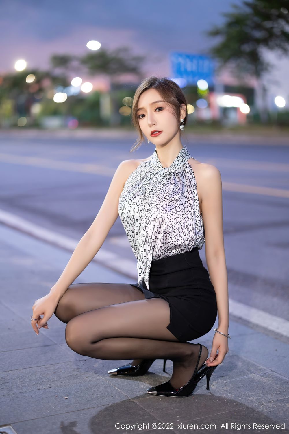《秀人网 王馨瑶(Yanni) 黑丝写真 No.5325》第5张，模特王馨瑶(Yanni)，秀人网，黑丝主题，全套78张