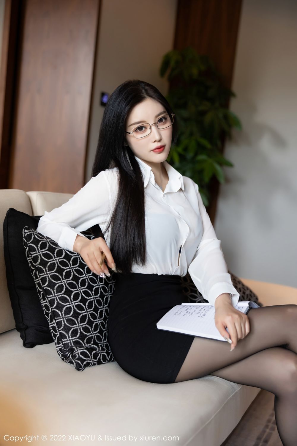 《语画界 杨晨晨 制服写真 VOL.865》第13张,模特杨晨晨,语画界,制服主题,全套90张