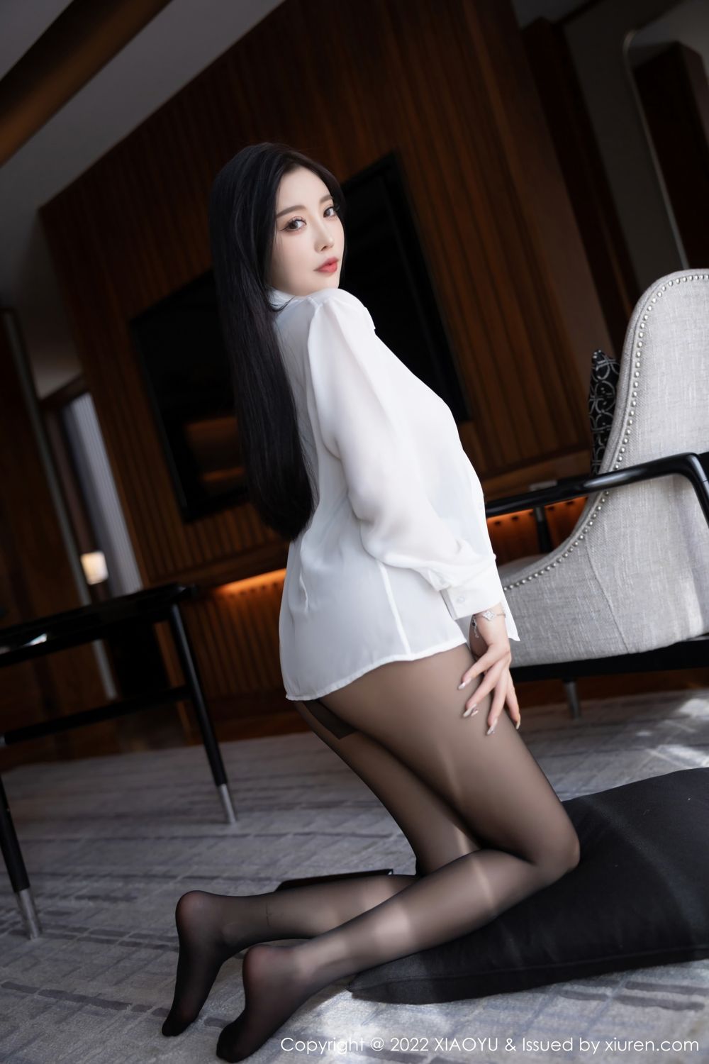 《语画界 杨晨晨 制服写真 VOL.865》第81张,模特杨晨晨,语画界,制服主题,全套90张