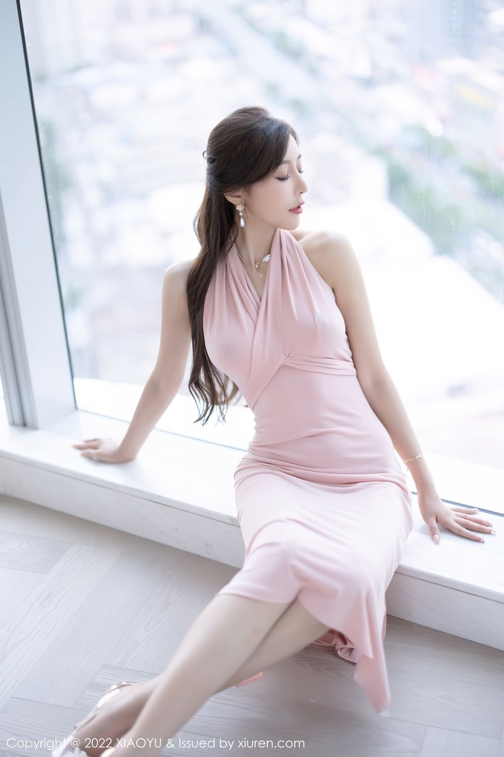 《语画界 王馨瑶(Yanni)、ChristychristyFung(兔小兔) 制服写真 VOL.847》第15张,模特王馨瑶(Yanni)、ChristychristyFung(兔小兔),语画界,制服主题,全套66张
