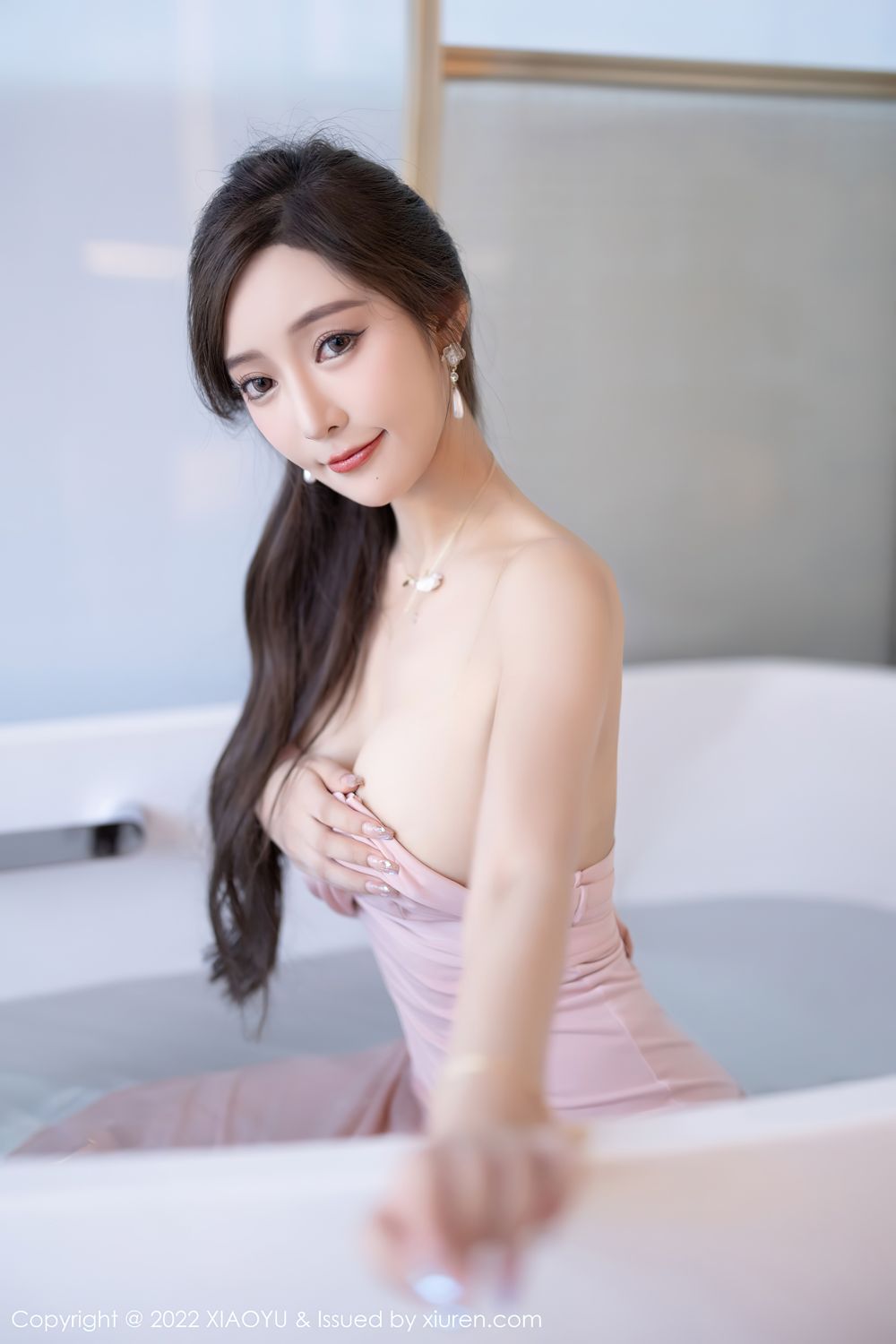 《语画界 王馨瑶(Yanni)、ChristychristyFung(兔小兔) 制服写真 VOL.847》第39张,模特王馨瑶(Yanni)、ChristychristyFung(兔小兔),语画界,制服主题,全套66张