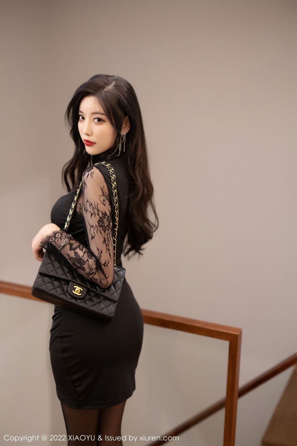 《语画界 杨晨晨 制服写真 VOL.875》第2张,模特杨晨晨,语画界,制服主题,全套86张