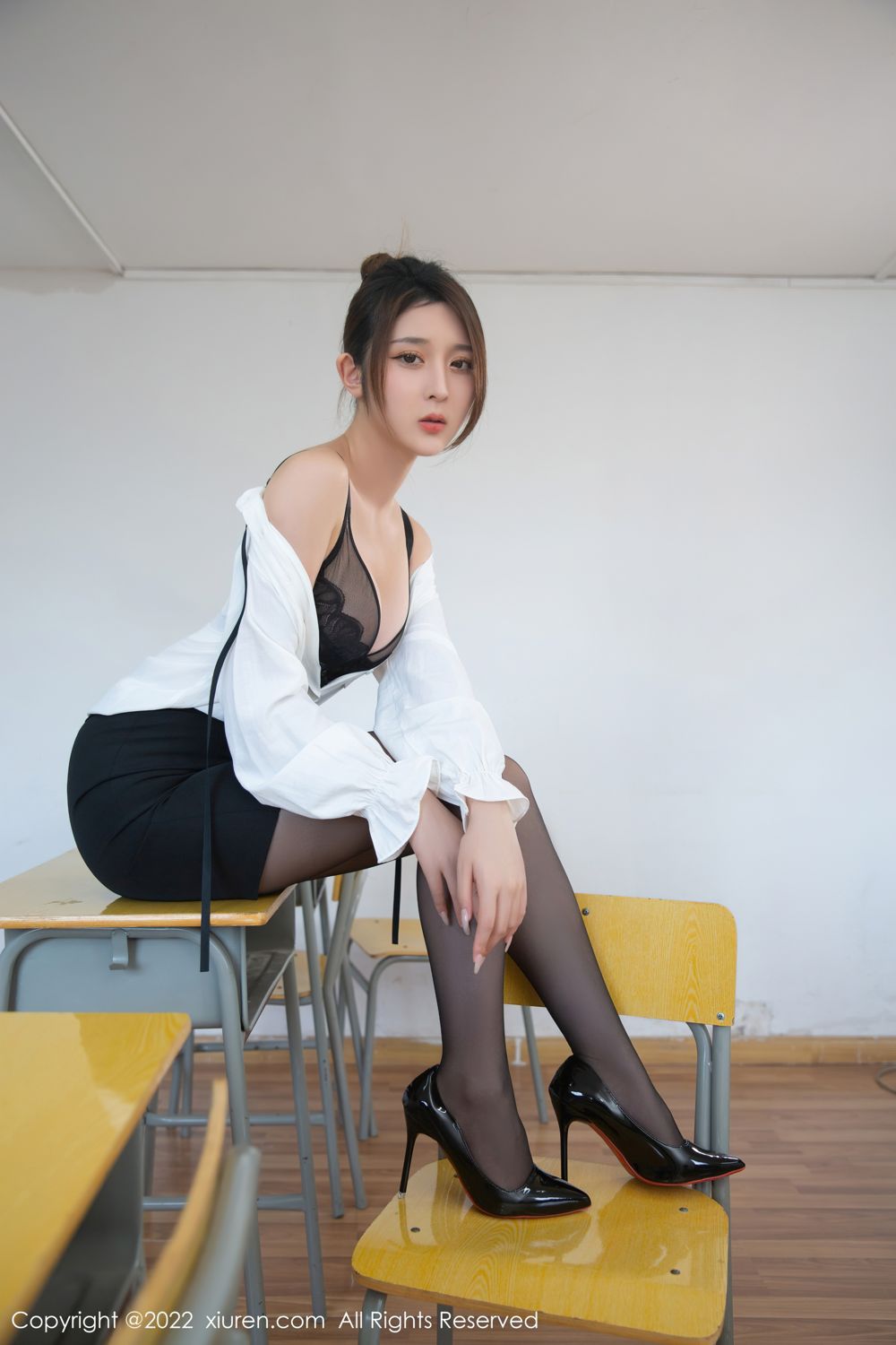 《秀人网 夏甜甜 黑丝写真 No.5709》第16张,模特夏甜甜,秀人网,黑丝主题,全套72张