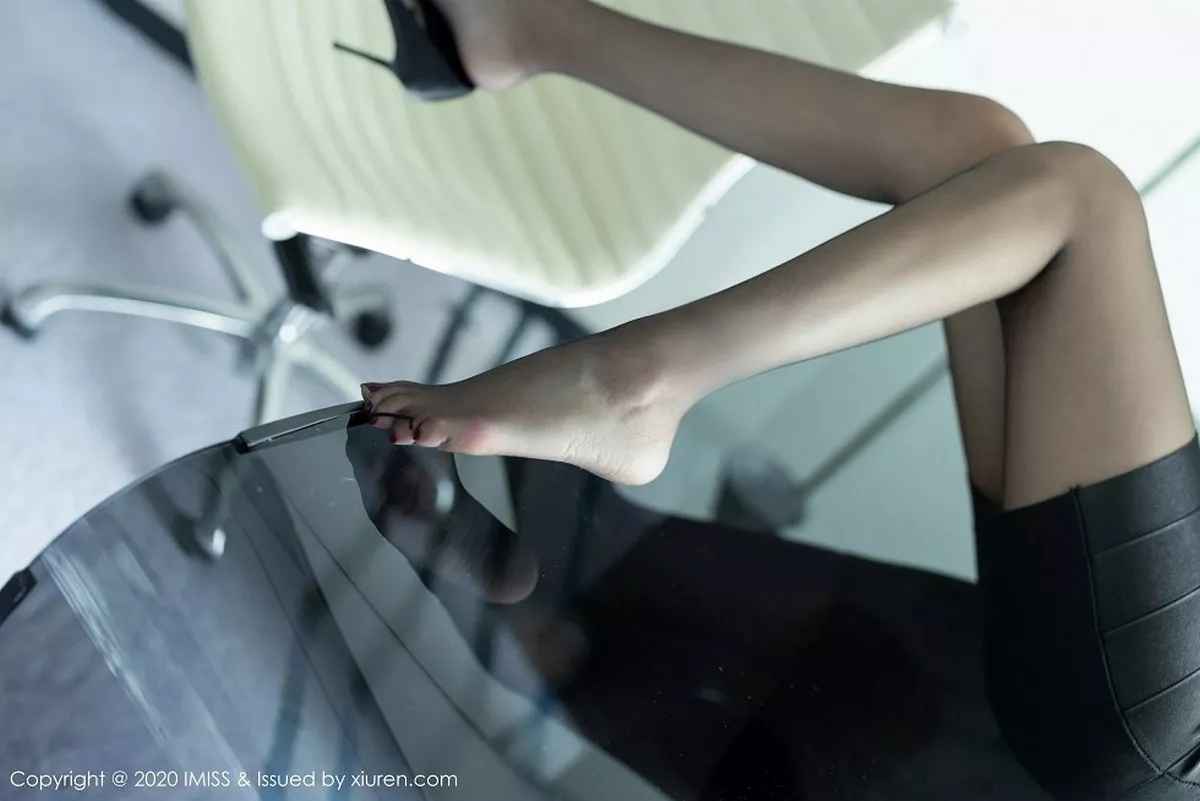 《爱蜜社 Lavinia 高清写真 第529期》第34张，模特Lavinia，爱蜜社，全套53张