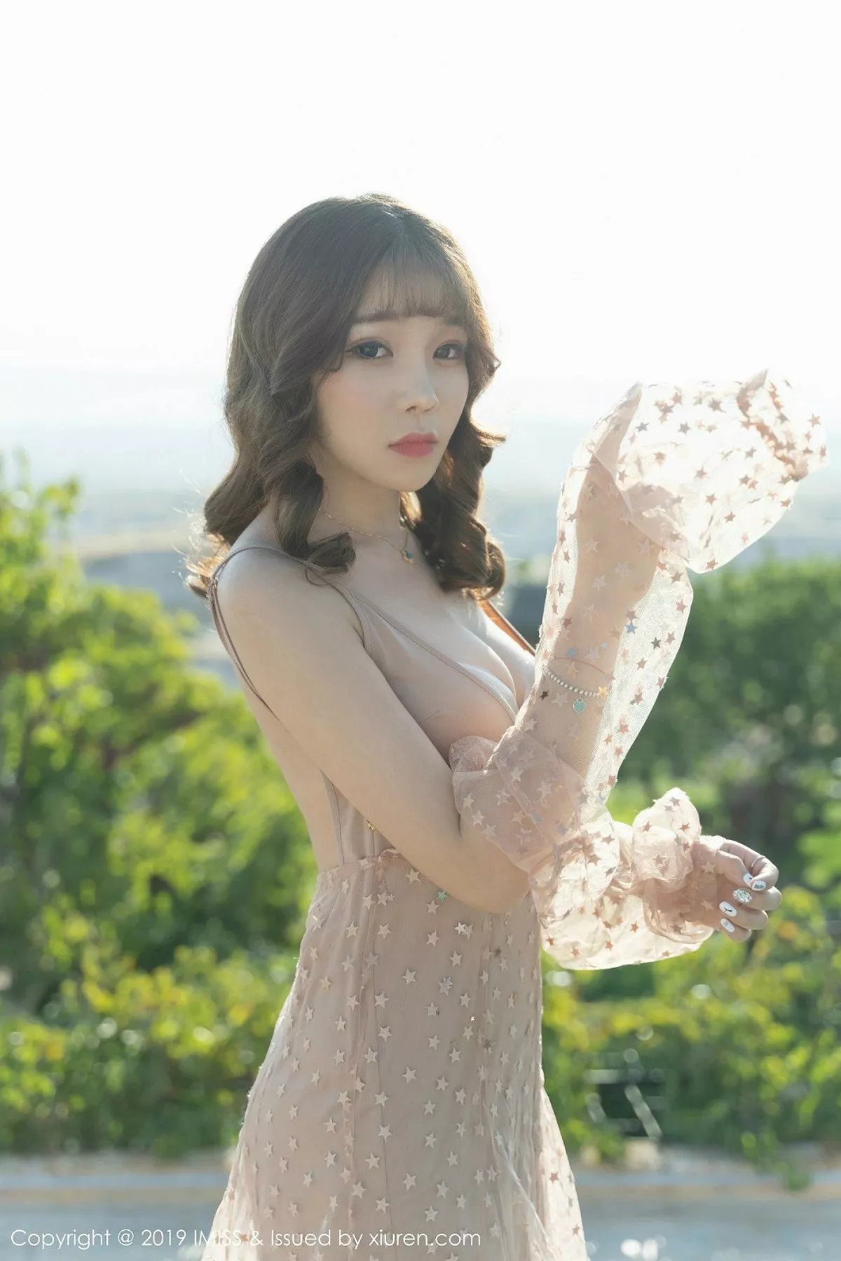 《爱蜜社 芝芝Booty 高清写真 第383期》第24张，模特芝芝Booty，爱蜜社，全套39张